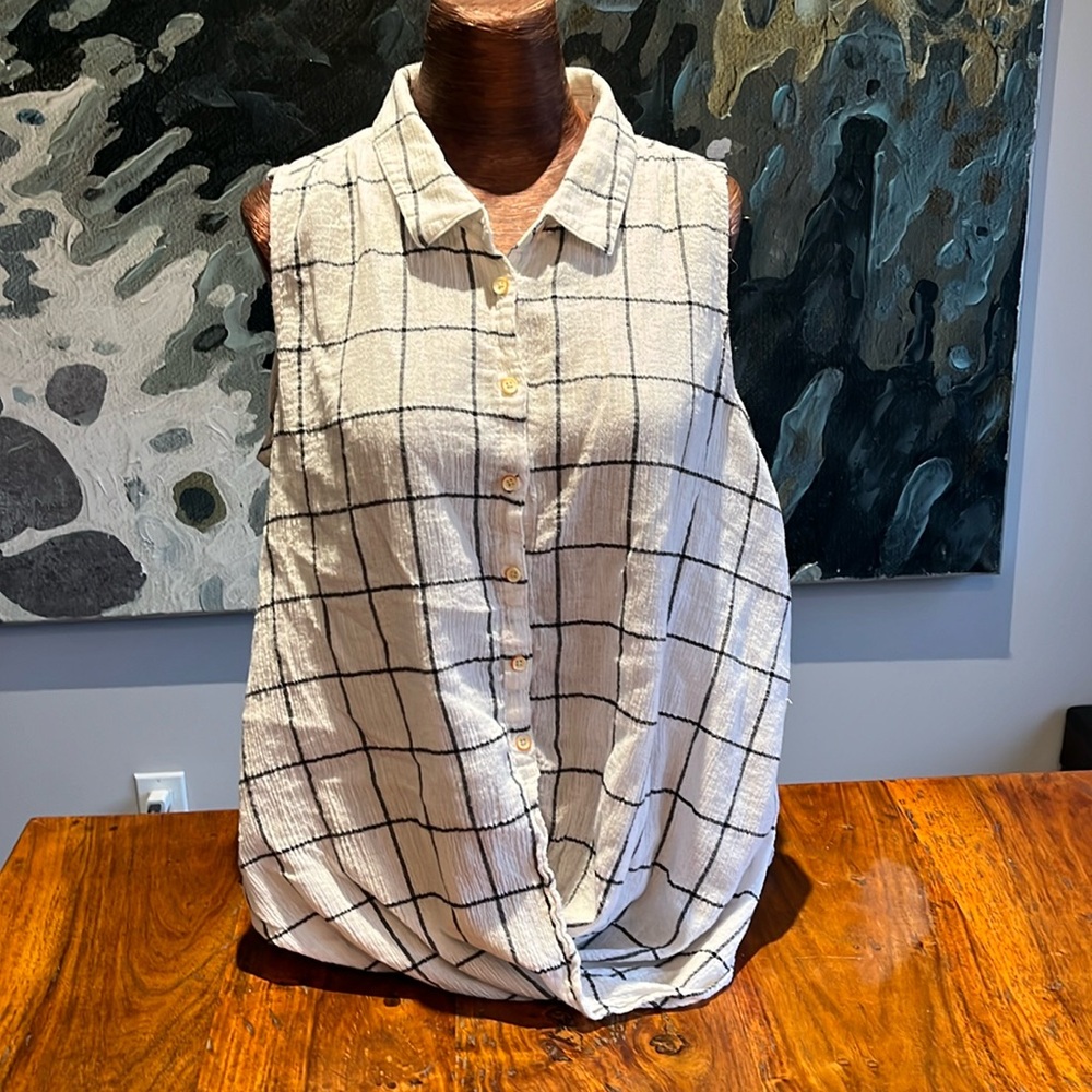 Isabella Sinclair Sleeveless Blouse -Size L